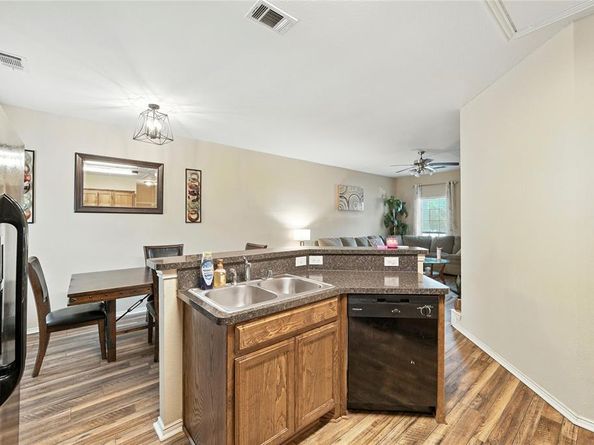 222  Cliff Heights Circle , Dallas Texas 75241