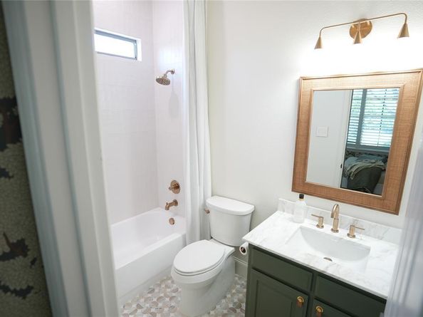 1121  Lady Carol Lane , Lewisville Texas 75056