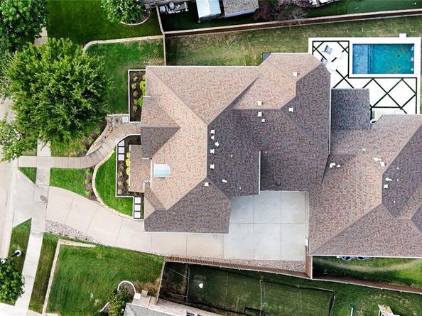 1121  Lady Carol Lane , Lewisville Texas 75056