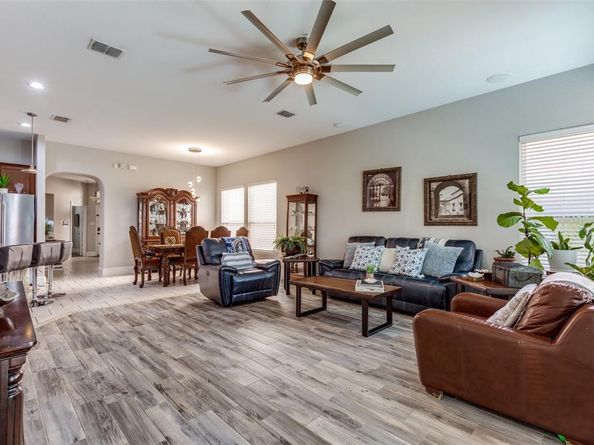 512  Maverick Drive , Lake Dallas Texas 75065