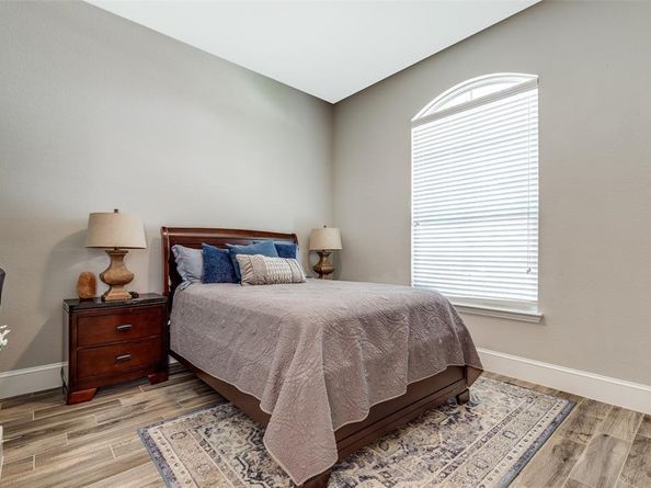 512  Maverick Drive , Lake Dallas Texas 75065
