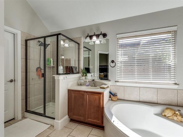512  Maverick Drive , Lake Dallas Texas 75065