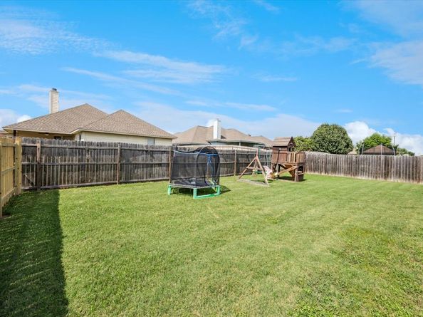 308  Valley Drive , Aubrey Texas 76227