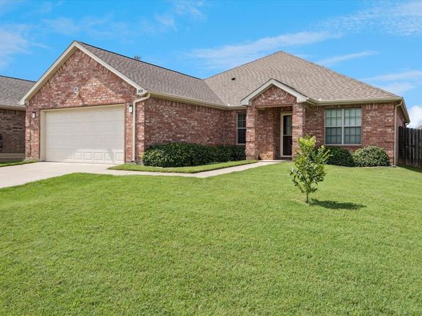 308  Valley Drive , Aubrey Texas 76227