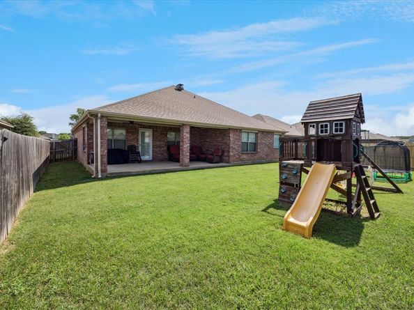 308  Valley Drive , Aubrey Texas 76227