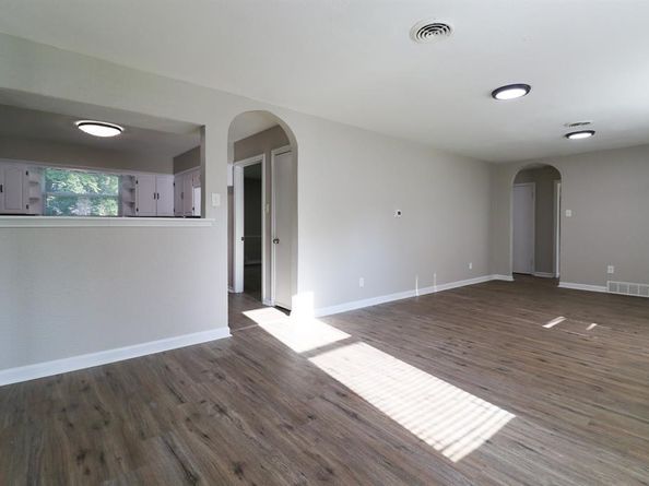 2420 E Kiest Boulevard , Dallas Texas 75216