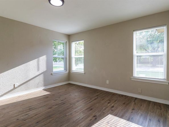 2420 E Kiest Boulevard , Dallas Texas 75216