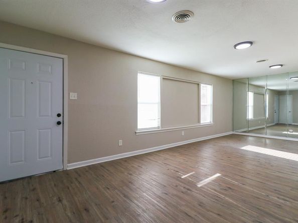 2420 E Kiest Boulevard , Dallas Texas 75216