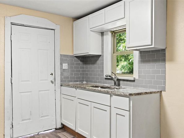 1206 S Edgefield Avenue , Dallas Texas 75208