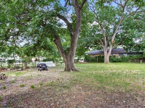1206 S Edgefield Avenue , Dallas Texas 75208