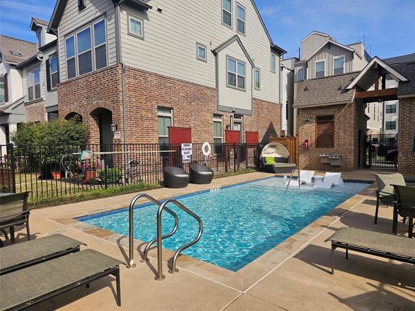 1014  Manacor Lane , Dallas Texas 75212