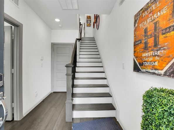 1014  Manacor Lane , Dallas Texas 75212