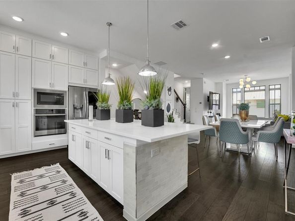 1014  Manacor Lane , Dallas Texas 75212