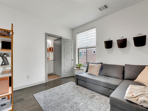 1014  Manacor Lane , Dallas Texas 75212