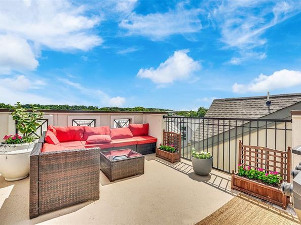 1014  Manacor Lane , Dallas Texas 75212