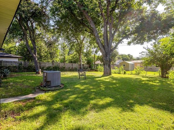 1725  Emerald Street , Grand Prairie Texas 75051
