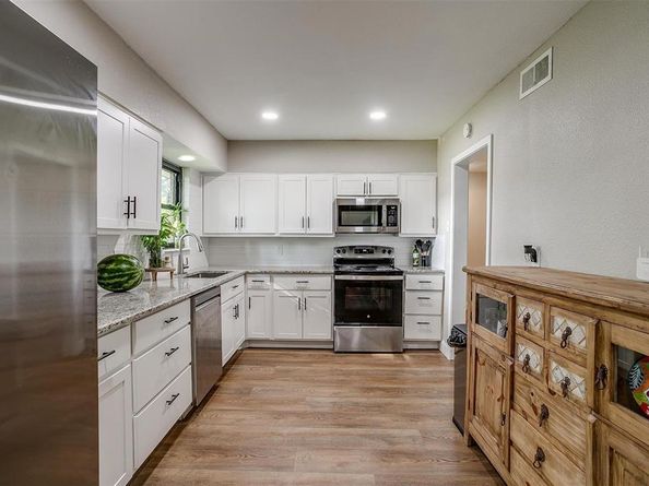 1725  Emerald Street , Grand Prairie Texas 75051