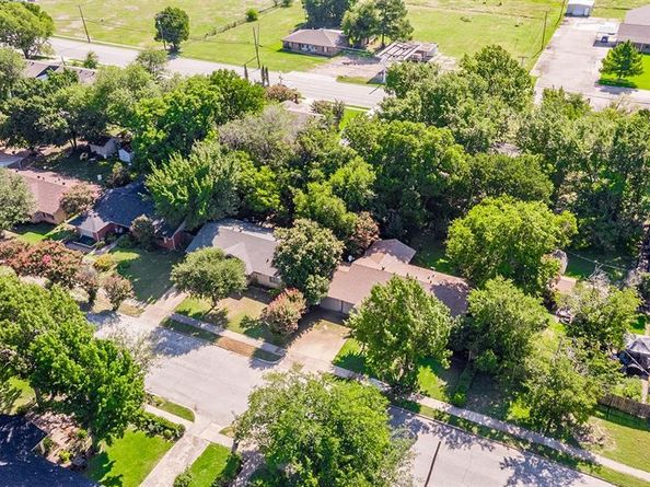1913  Terry Drive , Grand Prairie Texas 75051