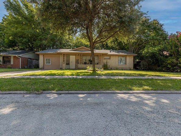 1913  Terry Drive , Grand Prairie Texas 75051