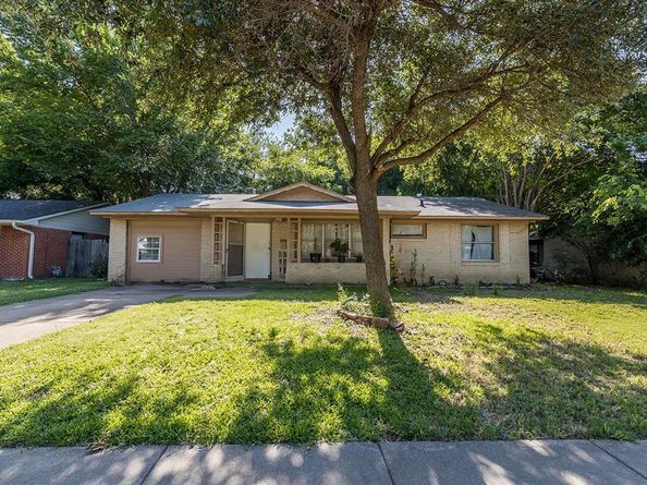 1913  Terry Drive , Grand Prairie Texas 75051