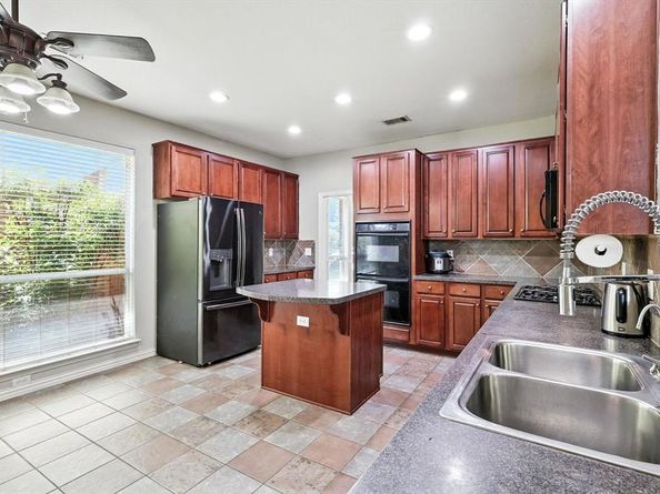 1105  Lamplight Way , Allen Texas 75013