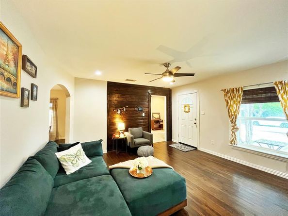 2315  Boyd Street , Dallas Texas 75224