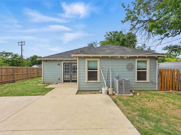 1200 E Annie Street , Fort Worth Texas 76104