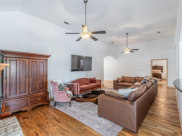 738  Laramie Drive , Lewisville Texas 75077