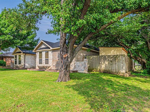 738  Laramie Drive , Lewisville Texas 75077