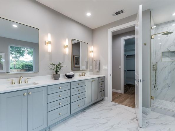 11207  Dwarfs Circle , Dallas Texas 75229