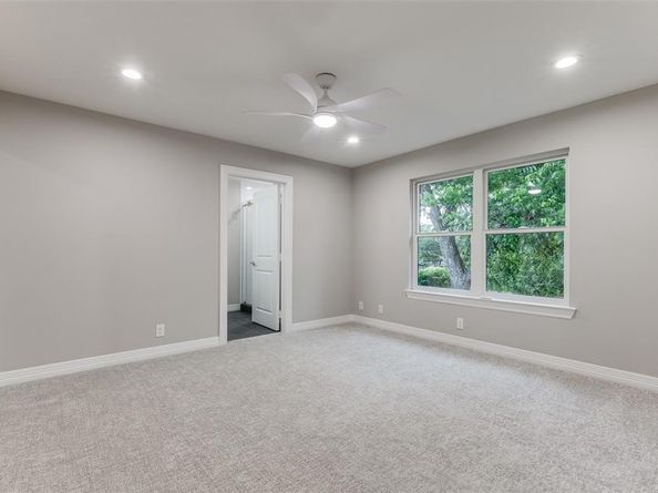 11207  Dwarfs Circle , Dallas Texas 75229