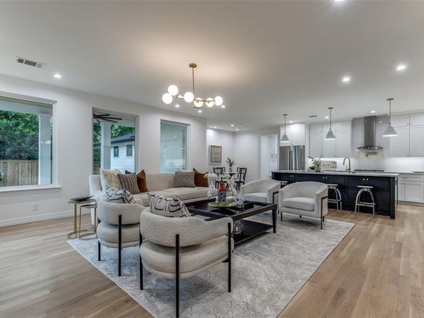 11207  Dwarfs Circle , Dallas Texas 75229