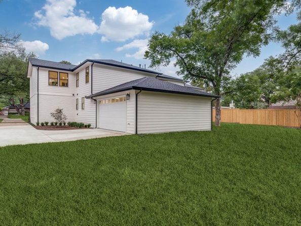 11207  Dwarfs Circle , Dallas Texas 75229