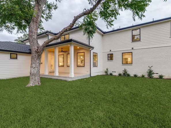 11207  Dwarfs Circle , Dallas Texas 75229