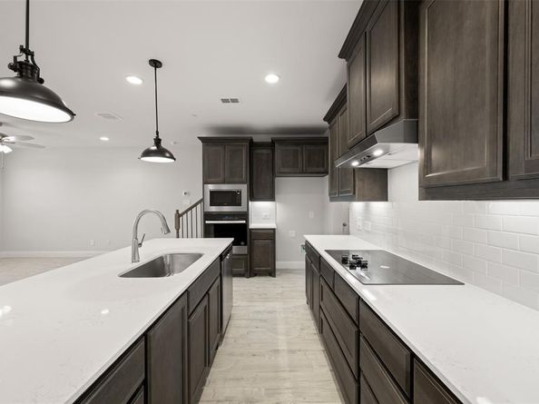 648  Sandiford  , Mansfield Texas 76063