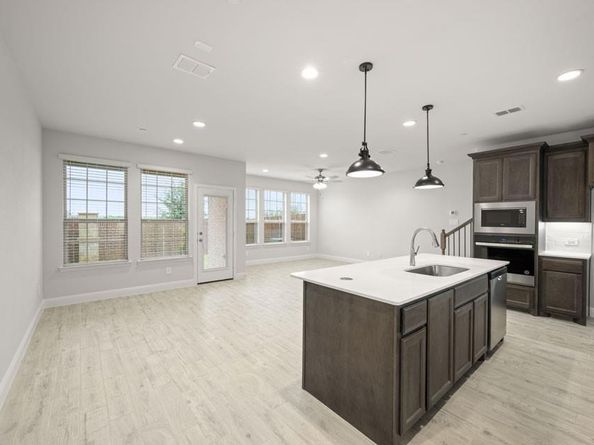 648  Sandiford  , Mansfield Texas 76063