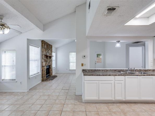 6  Tanager Court , Mansfield Texas 76063