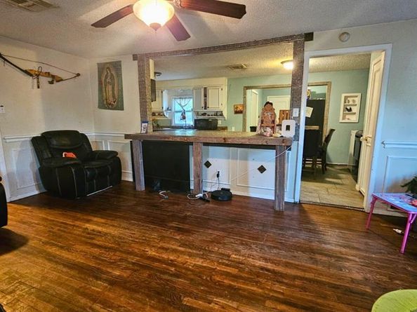 2404  Handley Drive , Fort Worth Texas 76112