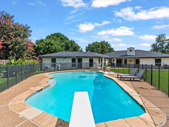 1106  Cypress Court , Mansfield Texas 76063