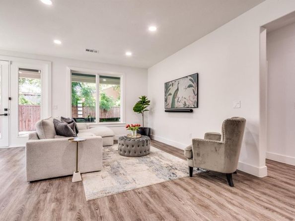 1514  Bickers Street , Dallas Texas 75212