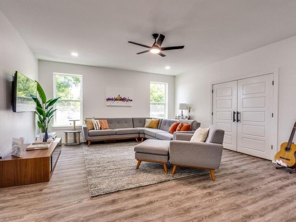 1514  Bickers Street , Dallas Texas 75212