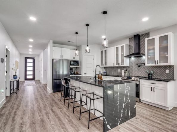 1514  Bickers Street , Dallas Texas 75212