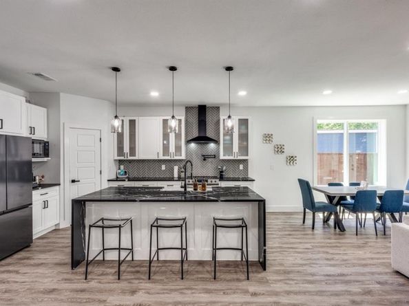 1514  Bickers Street , Dallas Texas 75212