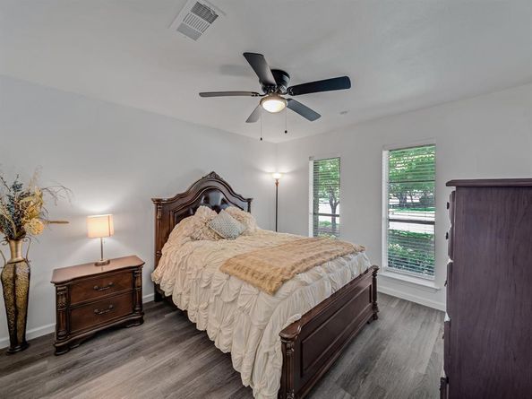 4606  Hazelhurst Lane , Dallas Texas 75227