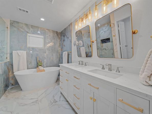 4606  Hazelhurst Lane , Dallas Texas 75227