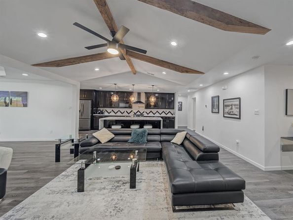 4606  Hazelhurst Lane , Dallas Texas 75227