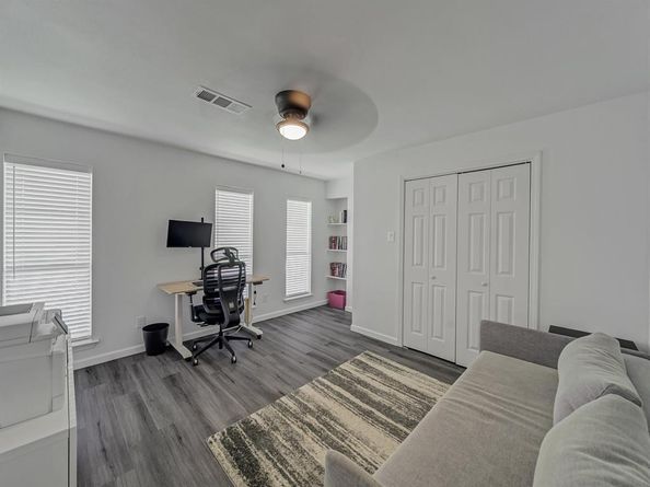 4606  Hazelhurst Lane , Dallas Texas 75227