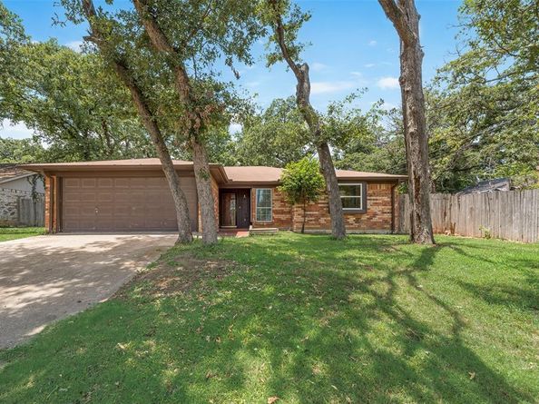 3614  French Wood Drive , Arlington Texas 76016