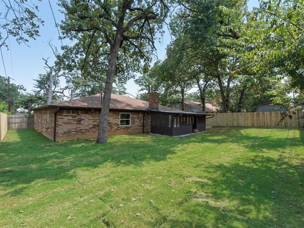 3614  French Wood Drive , Arlington Texas 76016