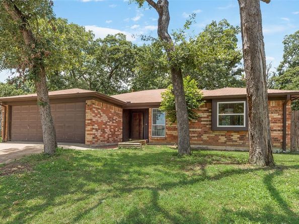 3614  French Wood Drive , Arlington Texas 76016